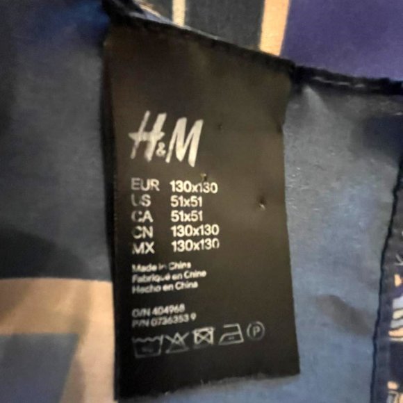 Gorgeous XL H&M polyester 51" square scarf shawl in blues & tan paisley print - Picture 6 of 6